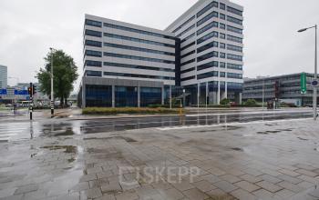 kantoorgebouw amsterdam sloterdijk buitenkant vanaf de straat representatief huur kantoorruimte