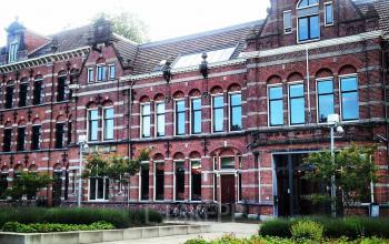 prachtig kantoorgebouw Westerpark Amsterdam vooraanzicht entree