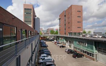 amsterdam asterweg kantoorpand te huur uitzicht parkeerplaats