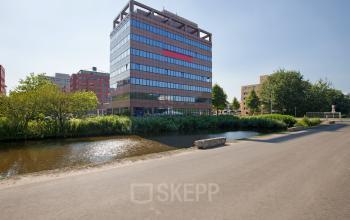 goed bereikbaar kantoorpand te huur in amsterdam zuidoost