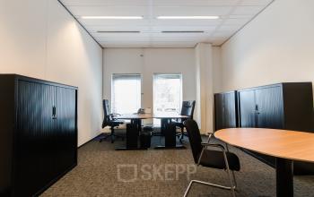 Modern and furnished office rooms