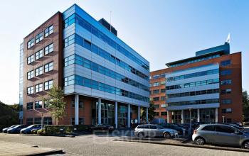 buitenkant kantoorgebouw Amsterdam Entrada ramen omgeving