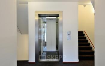personenlift trappenhuis vloerbedekking muren kantoor apeldoorn huren kantoorruimte kantoorkamer SKEPP