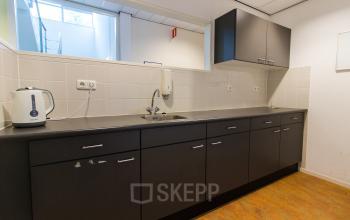 Meerdere pantry's door het kantoorpand verspreid