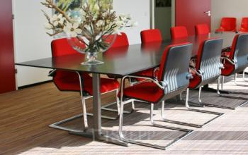 vergaderzaal maximaal 20 personen tafel stoelen huren arnhem-oost