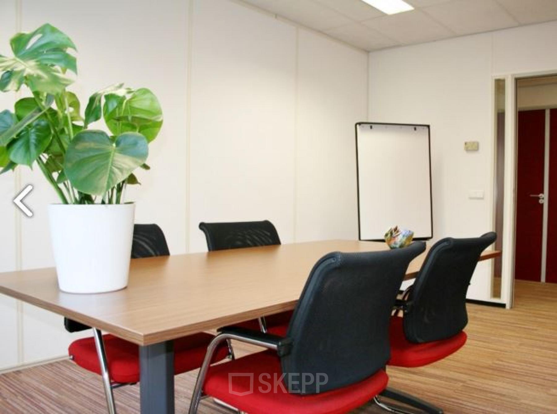 coachruimte spreekruimte vergaderruimte presentatieruimte tafel stoelen flipover arnhem vlamoven