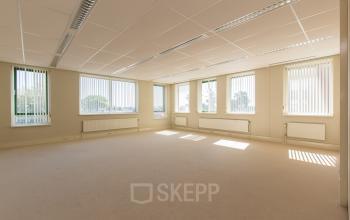 office space for rent in barneveld empty room