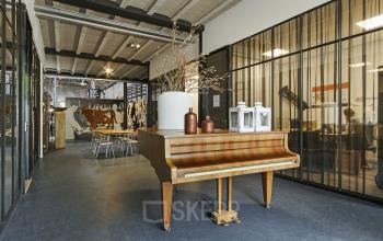 piano shared room cosy wood industrial