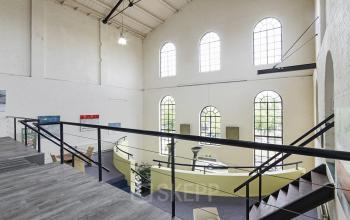 centrale hal met trap receptie mooie authentieke ramen