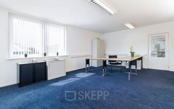 kantoorruimte binnenzijde werkplek overzicht