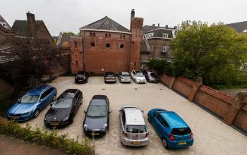 Office building at the Prins Bernhardlaan with parking spaces