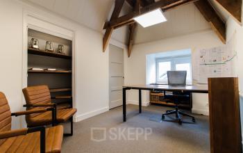 Office spaces in historical office building available