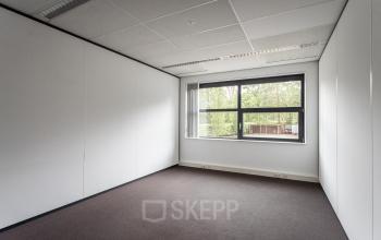 kantoorruimte kantoorkamer kantoorpand best de waal gratis parkeren eindhoven tilburg den bosch waalwijk ingericht zelf in te richten