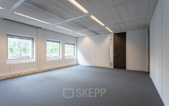 Zelf in te richten nette kantoorruimte Breda