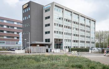 Buitenkant kantoorpand kantoorruimte groot gebouw Breda gratis parkeren