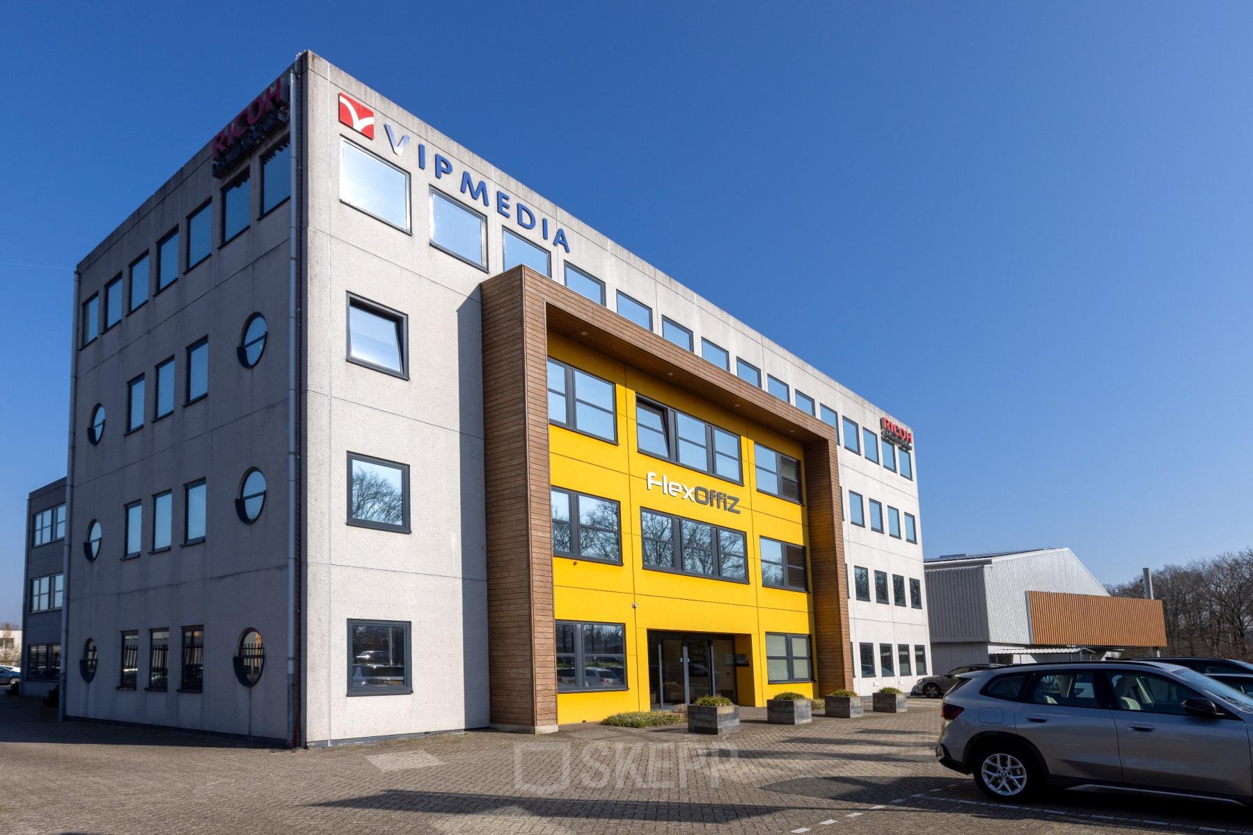 Exterieur van een modern kantoorpand gelegen aan Takkebijster 57A in Breda Oost-Brabantpark voor kantoorruimte huren.