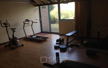fitnessruimte sportruimte loopband hometrainer sporten na het werk kantoorpand cuijk kantoorruimte werkplek huren