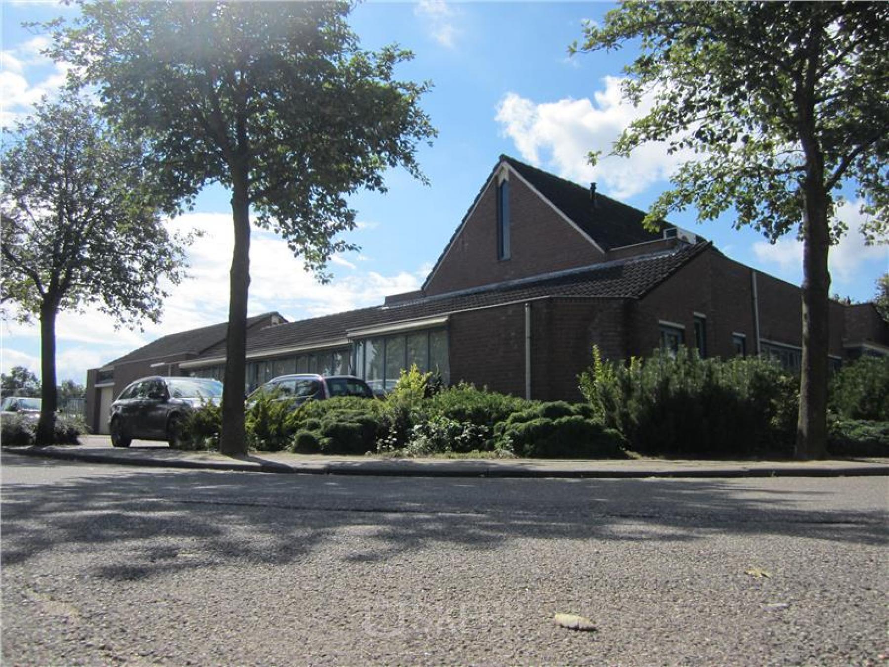 voorzijde kantoor de nieuwe erven cuijk bomen groen
