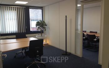 Kantoorpand op Eemweg 1-9 in Den Bosch met moderne werkplekken en vergaderruimtes.