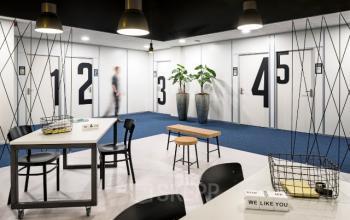 Moderne kantoorruimte op Europalaan 2, Den Bosch met stijlvolle inrichting, perfect om te huren voor creatieve werkprojecten. Groot nummerbord en designmeubilair aanwezig.