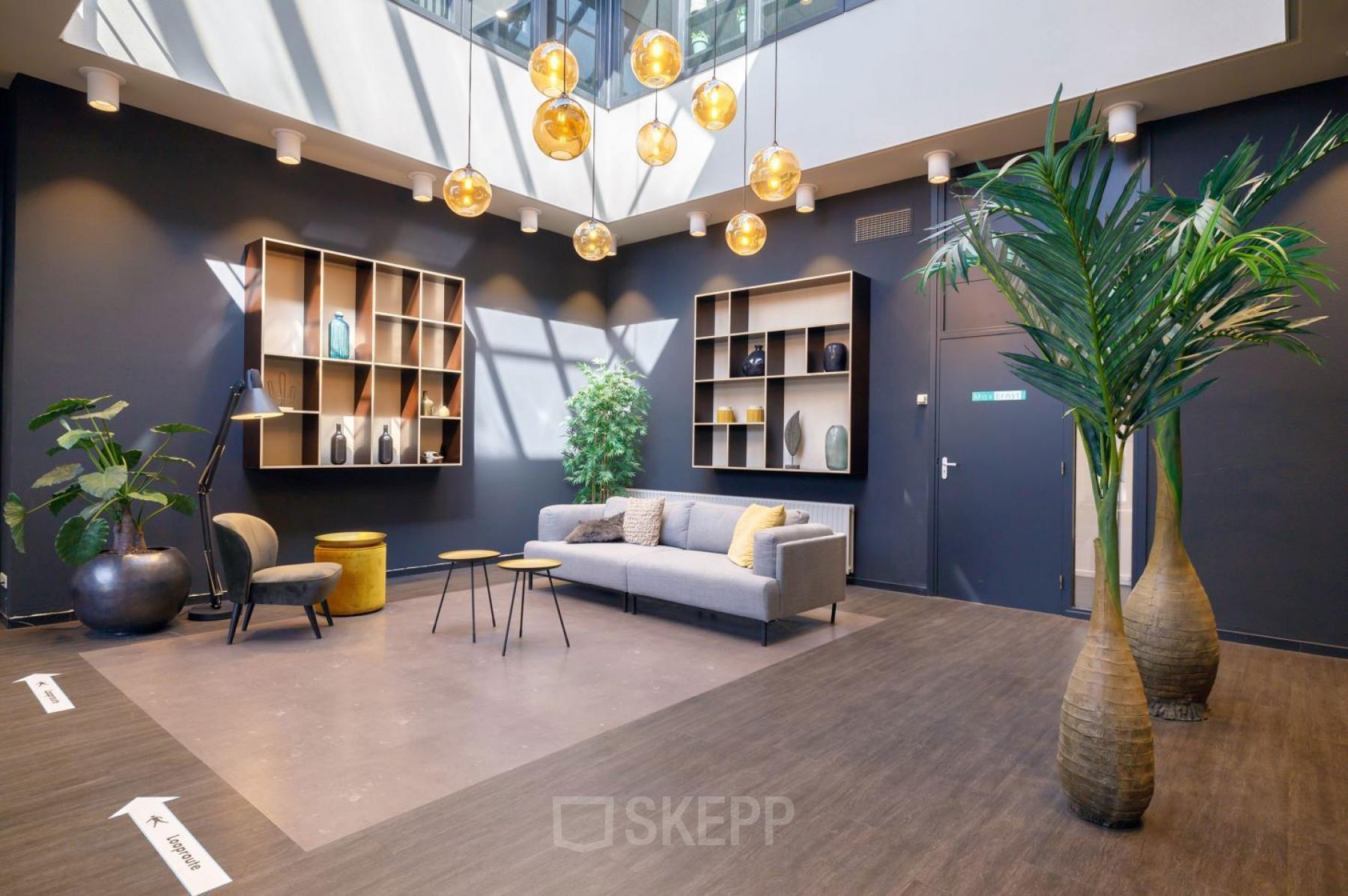 Ruim en stijlvol kantoorpand aan Europalaan 4, Den Bosch, met moderne inrichting, veel natuurlijk licht en stijlvolle meubels. Ideaal voor kantoorruimte huren met mogelijkheden voor diverse zakelijke activiteiten.