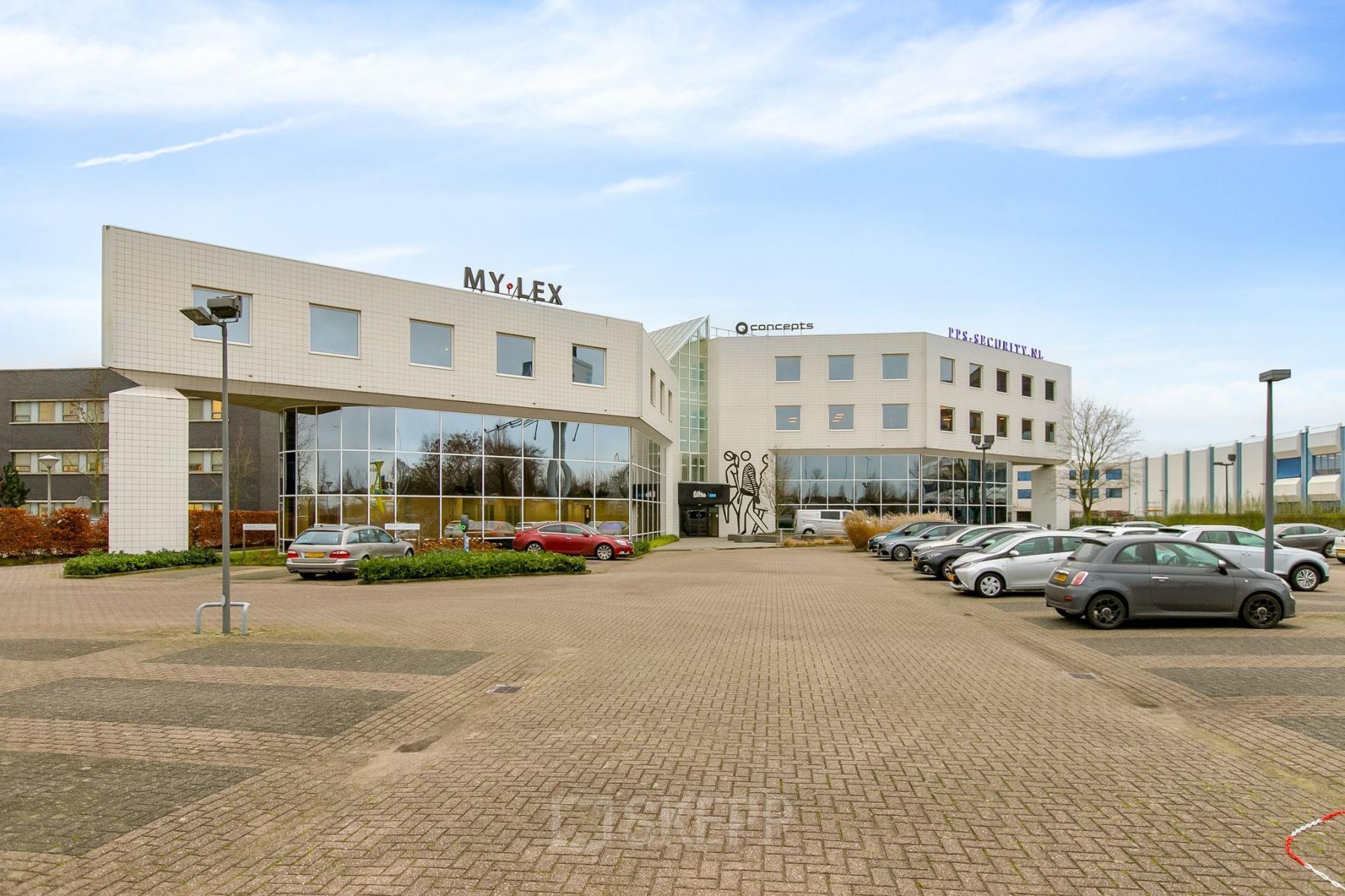 Kantoorpand aan de Europalaan 6 in Den Bosch met moderne uitstraling en ruime parkeergelegenheid, ideaal voor bedrijven die kantoorruimte willen huren.