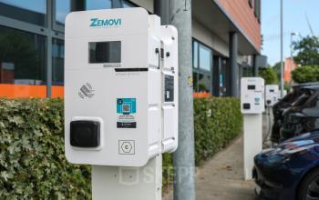 Oplaadpunten bij kantoorpand Tauber 52, Den Haag Leidschenveen-Ypenburg, ideaal voor werknemers en bezoekers met elektrische voertuigen. Duurzame faciliteiten bij kantoorruimte huren in een moderne omgeving.