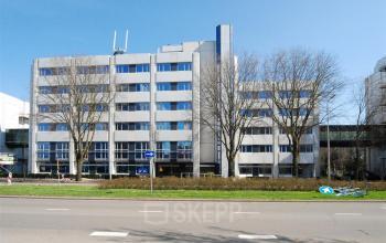 Modern kantoorpand aan de Johan de Wittlaan 7 in Den Haag Statenkwartier, geschikt voor bedrijven die kantoorruimte willen huren.