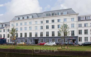 buitenaanzicht kantoorpand Den Haag Koninginnegracht