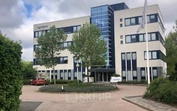 Zakelijk kantoorpand gelegen op Keulenstraat 15 te Deventer, met moderne architectuur en ruime parkeergelegenheid. Ideaal om een kantoor te huren in een professionele omgeving.