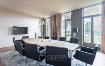 Hoofdstraat Driebergen Rijsenburg Zeist Utrechtse heuvelrug landgoed villa kantoorvilla kantoorkamers kantoorruimte flexplekken werkplekken buiten natuur netjes groot ruim licht keuken vergaderen