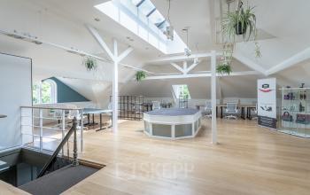 Hoofdstraat Driebergen Rijsenburg Zeist Utrechtse heuvelrug landgoed villa kantoorvilla kantoorkamers kantoorruimte flexplekken werkplekken buiten natuur netjes groot ruim licht keuken vergaderen