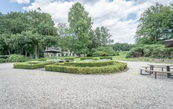 Hoofdstraat Driebergen Rijsenburg Zeist Utrechtse heuvelrug landgoed villa kantoorvilla kantoorkamers kantoorruimte flexplekken werkplekken buiten natuur netjes groot ruim licht keuken vergaderen
