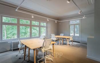 Hoofdstraat Driebergen Rijsenburg Zeist Utrechtse heuvelrug landgoed villa kantoorvilla kantoorkamers kantoorruimte flexplekken werkplekken buiten natuur netjes groot ruim licht keuken vergaderen