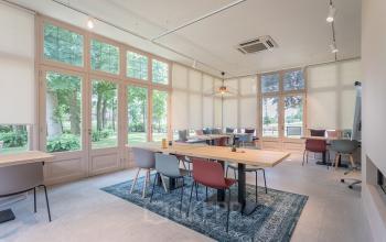 Hoofdstraat Driebergen Rijsenburg Zeist Utrechtse heuvelrug landgoed villa kantoorvilla kantoorkamers kantoorruimte flexplekken werkplekken buiten natuur netjes groot ruim licht keuken vergaderen