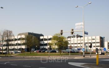 Modern kantoorpand aan Galvanistraat 1 in Ede, met parkeergelegenheid en een professionele uitstraling, ideaal om kantoorruimte te huren.
