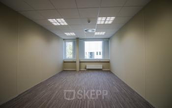Light office spaces with windows that can be opened