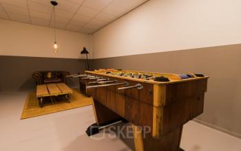 Different common spaces for relaxation