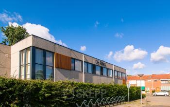 Kantoorruimte huren aan Weegschaalstraat 3 in Eindhoven Noord, moderne gevel met grote ramen.