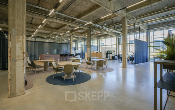 Gezellig kantoorpand op Frederiklaan 10A, Eindhoven Strijp-S, met modern interieur en veel natuurlijk licht voor optimale kantoorproductiviteit. Perfecte ruimte om inspirerend te werken en kantoorruimte te huren.
