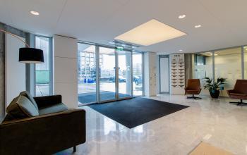 Modern, light and specious entrance Eindhoven