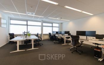 Modern office spaces with top cooling and fiberglass
