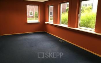 kantoorkamer vloerbedekking ramen uitzicht kantoorpand emmen hoenderkamp