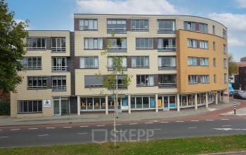 Buitenzijde van een modern kantoorpand aan de Boddenkampsingel 95 in Enschede voor kantoorruimte huren.