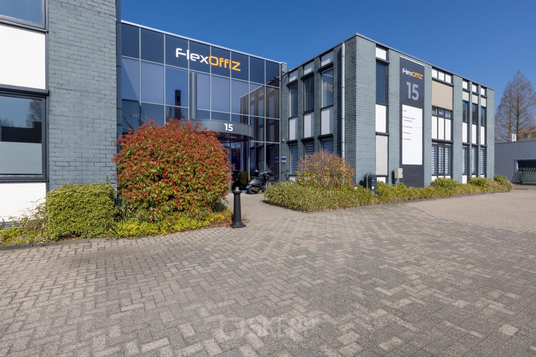 Kantoorpand op Techniekweg 15 in Gorinchem met moderne uitstraling. Ideale locatie voor wie kantoorruimte wil huren.