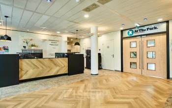 Interieurfoto van het kantoorpand aan Leonard Springerlaan 7, Groningen, met een ruime receptie en modern interieur. Perfecte locatie om een kantoor te huren voor een professionele uitstraling.