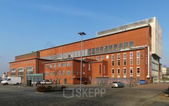 vooraanzicht overdag kantoorruimte Groningen SKEPP