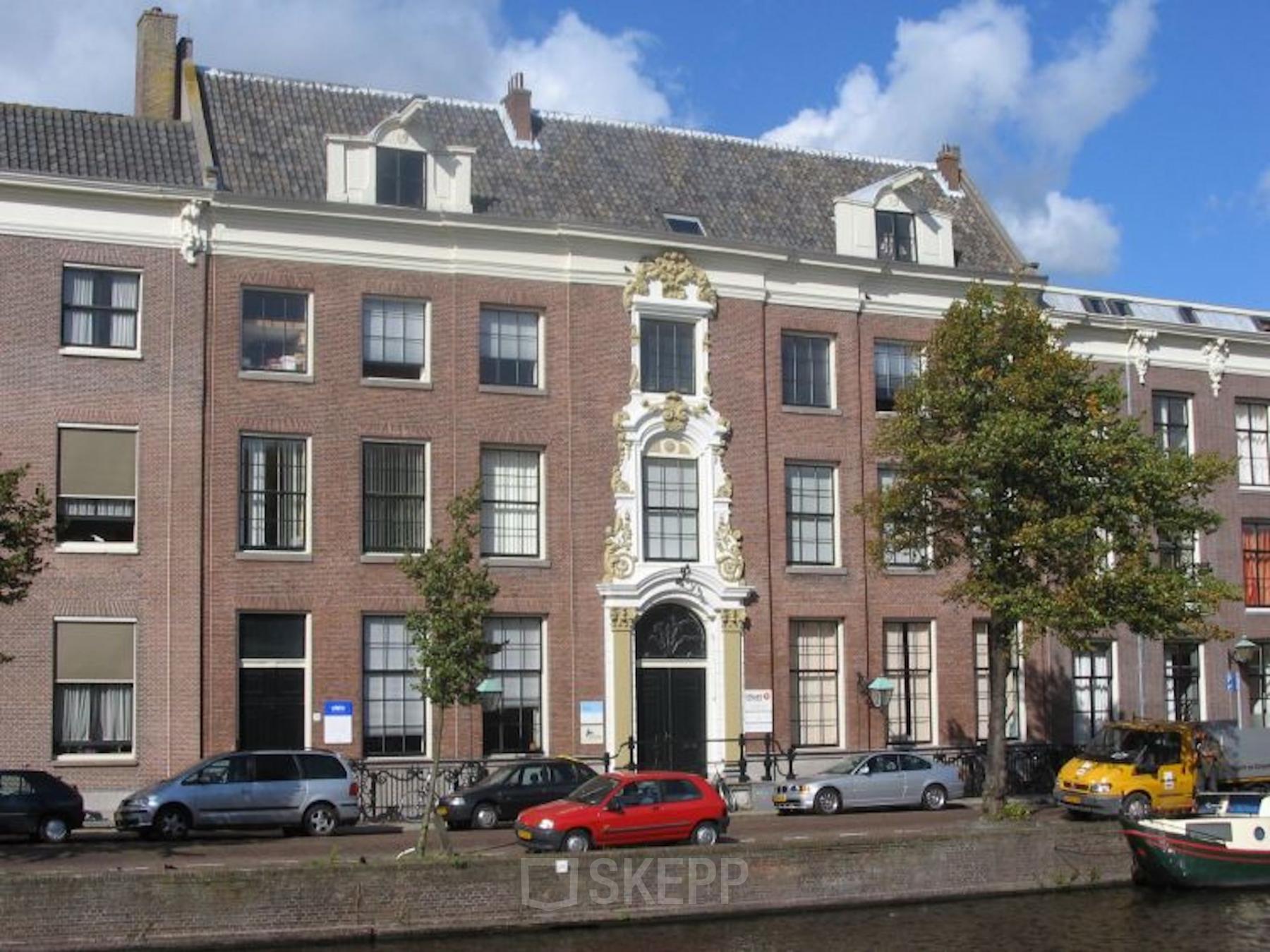 Vooraanzicht van kantoorpand aan de Nieuwe Gracht 74-76, Haarlem Centrum, Haarlem.