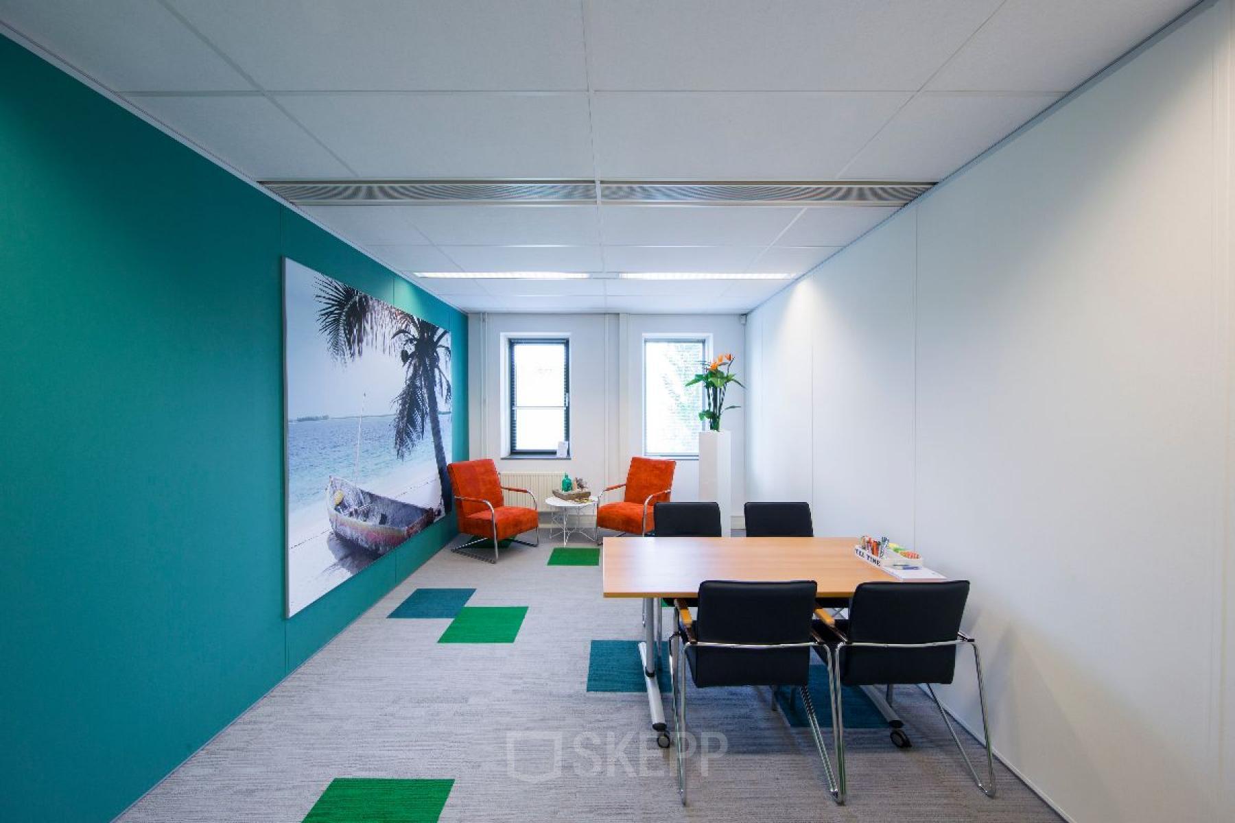 kantoorruimte werkplek kleur modern SKEPP