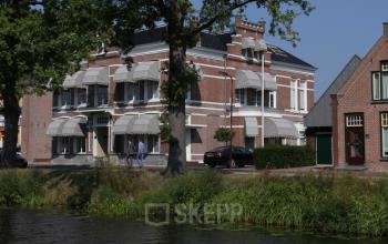 Waterkant voorzijde kantoorruimte Fok Heerenveen